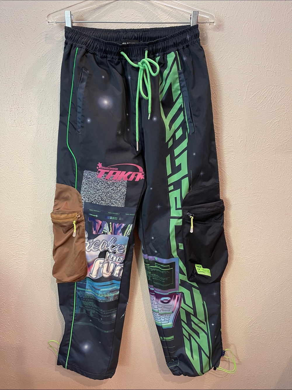 Taka Original Men's Size Small Black Graphic Cargo Pants with Contrast Pockets